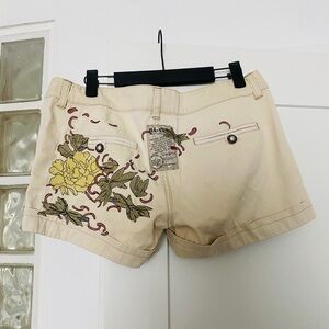Da-Nang Floral Embroidered Shorts
